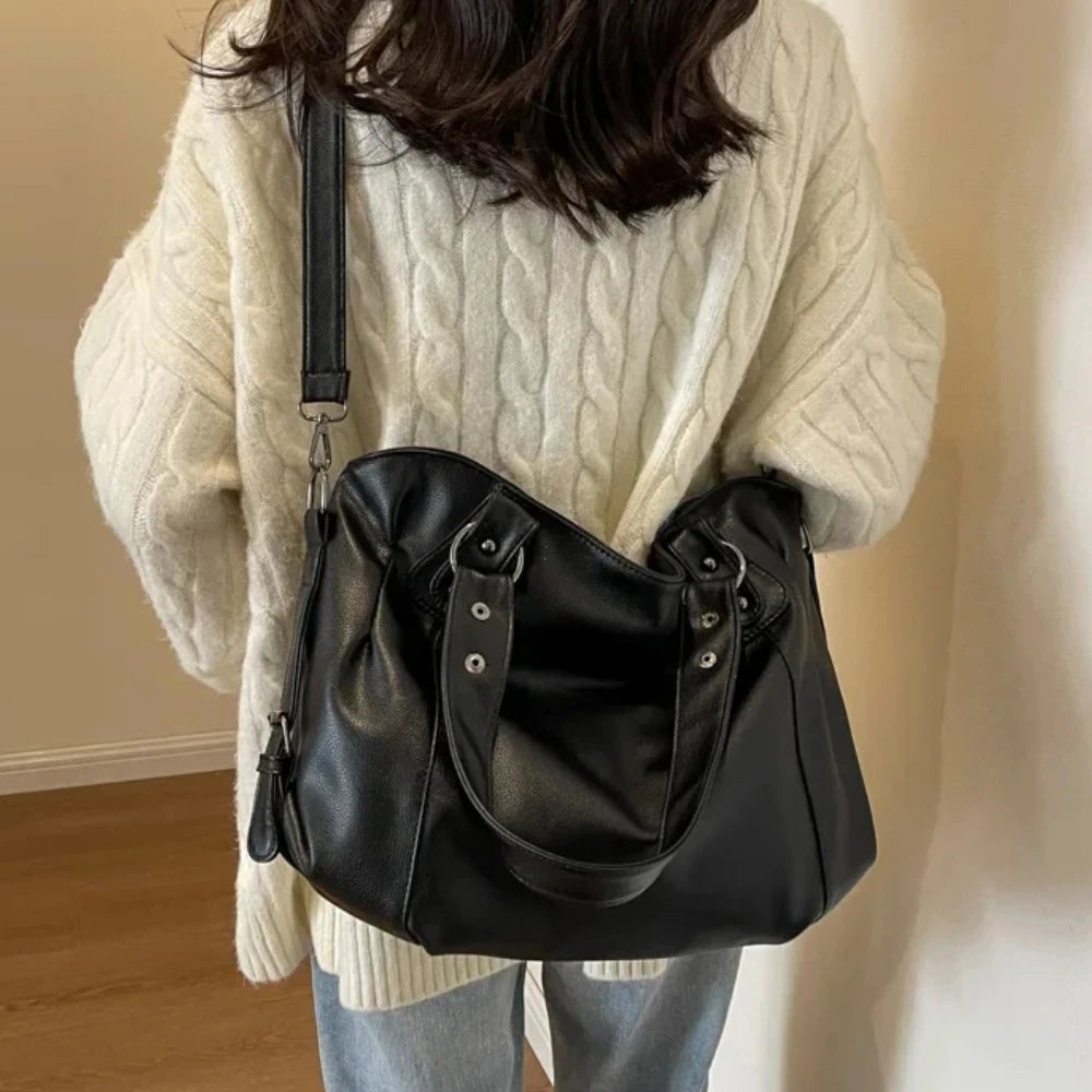 Soft Interior Compartment PU Leather Shoulder Bag For Women With Zipper Closure