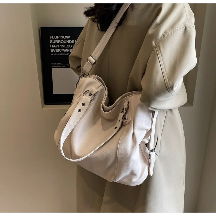 Soft Interior Compartment PU Leather Shoulder Bag For Women With Zipper Closure