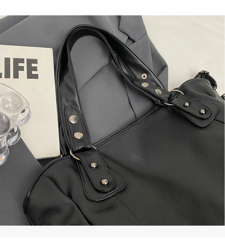 Soft Interior Compartment PU Leather Shoulder Bag For Women With Zipper Closure