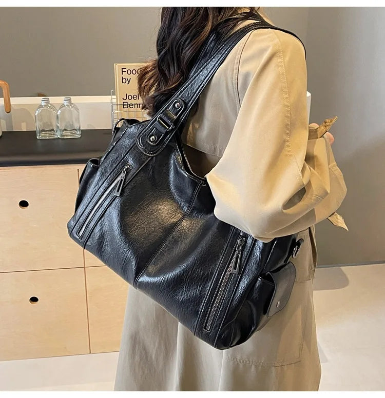 Soft Interior Compartment PU Leather Shoulder Bag For Women With Zipper Closure