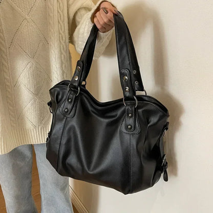 Soft Interior Compartment PU Leather Shoulder Bag For Women With Zipper Closure
