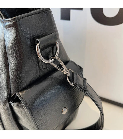 Soft Interior Compartment PU Leather Shoulder Bag For Women With Zipper Closure