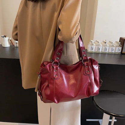 Soft Interior Compartment PU Leather Shoulder Bag For Women With Zipper Closure
