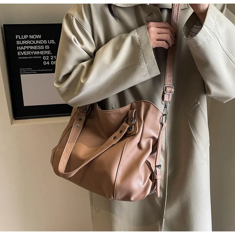 Soft Interior Compartment PU Leather Shoulder Bag For Women With Zipper Closure