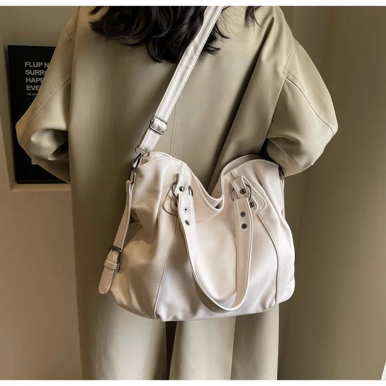 Soft Interior Compartment PU Leather Shoulder Bag For Women With Zipper Closure