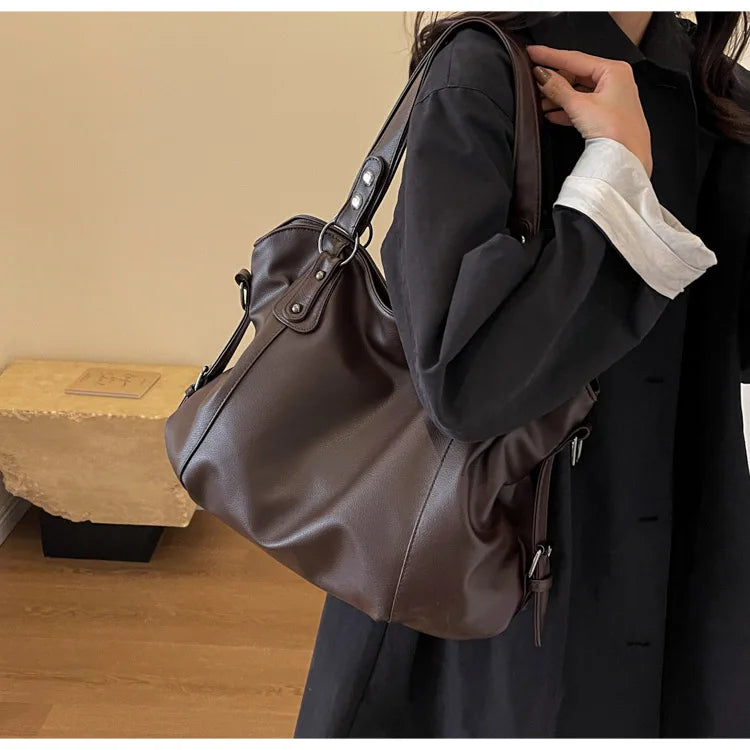 Soft Interior Compartment PU Leather Shoulder Bag For Women With Zipper Closure