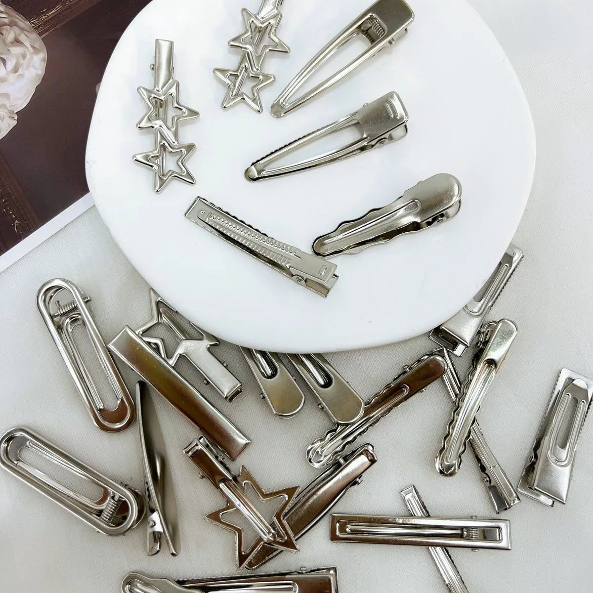 Women's & Girls' Y2K Silver Metal Star Hair Clips | 24pcs Seamless Duckbill Clip Set