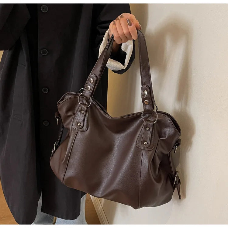 Soft Interior Compartment PU Leather Shoulder Bag For Women With Zipper Closure