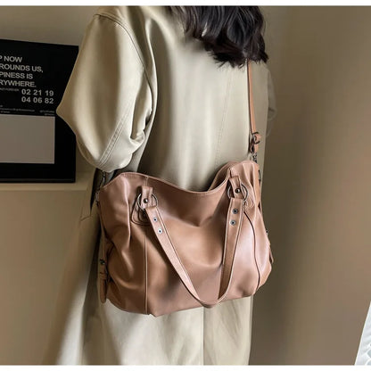 Soft Interior Compartment PU Leather Shoulder Bag For Women With Zipper Closure