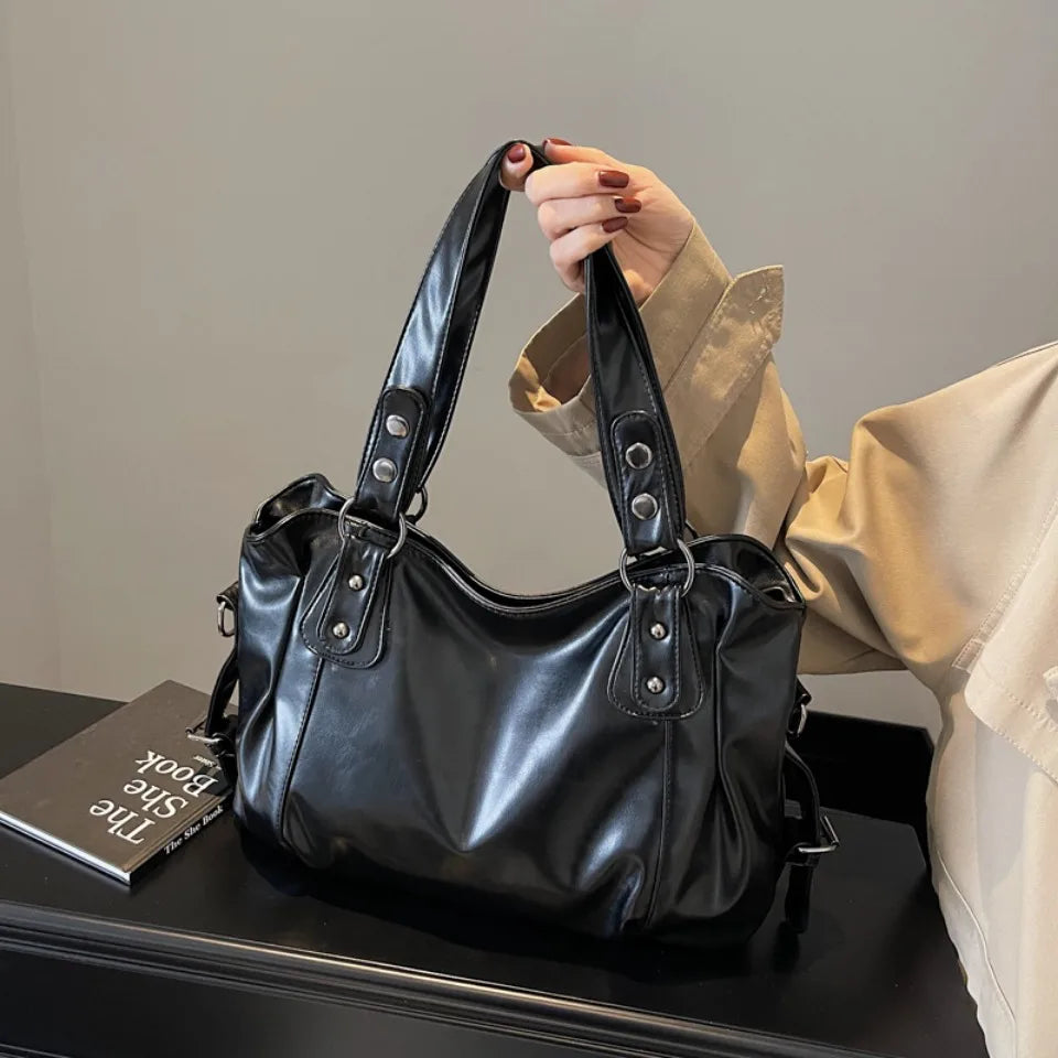Soft Interior Compartment PU Leather Shoulder Bag For Women With Zipper Closure