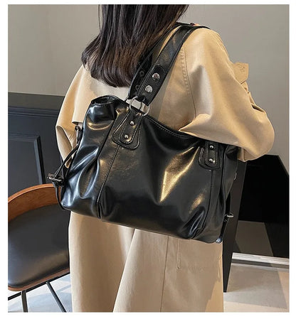 Soft Interior Compartment PU Leather Shoulder Bag For Women With Zipper Closure