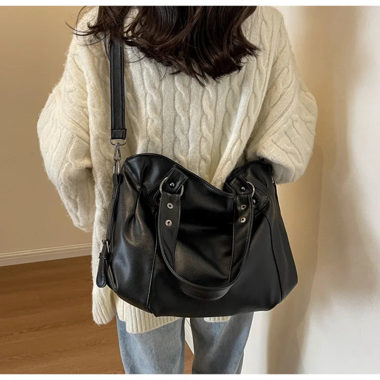Soft Interior Compartment PU Leather Shoulder Bag For Women With Zipper Closure