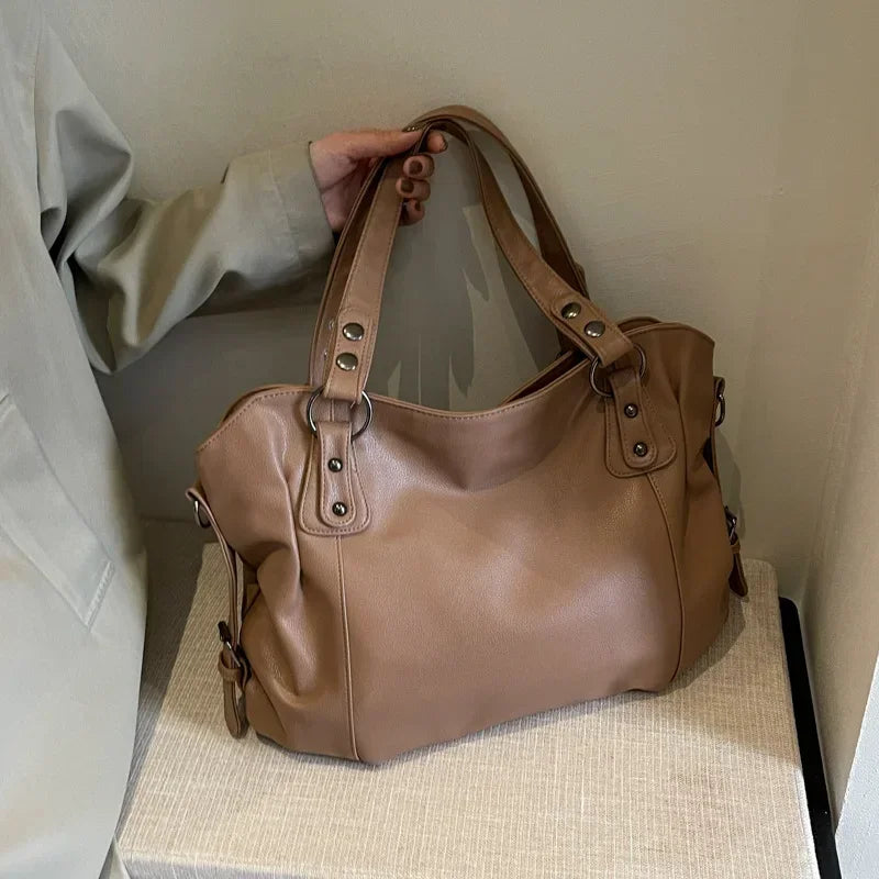 Soft Interior Compartment PU Leather Shoulder Bag For Women With Zipper Closure