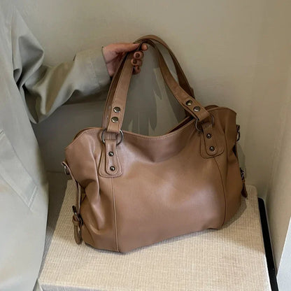 Soft Interior Compartment PU Leather Shoulder Bag For Women With Zipper Closure
