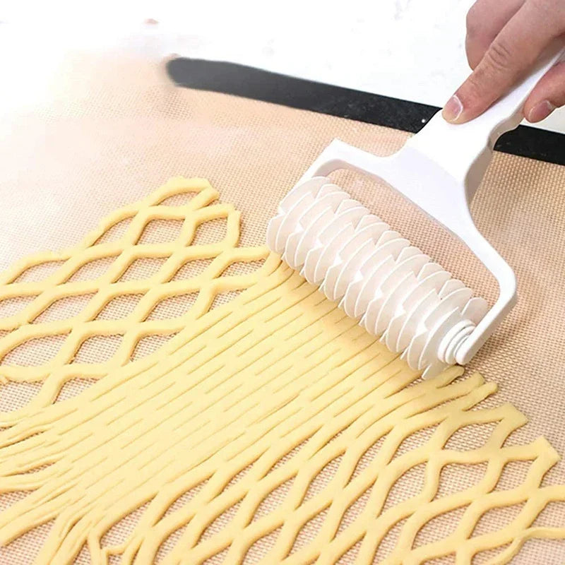 Pizza & Pastry Lattice Roller Cutter | Creative Wheel Cutter for Wellington Steak & Baking