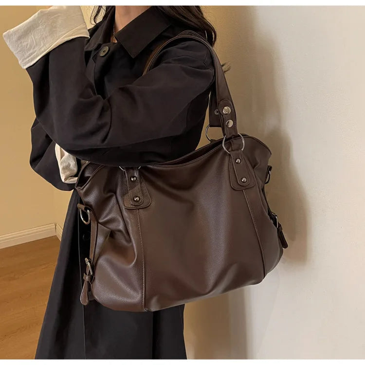 Soft Interior Compartment PU Leather Shoulder Bag For Women With Zipper Closure