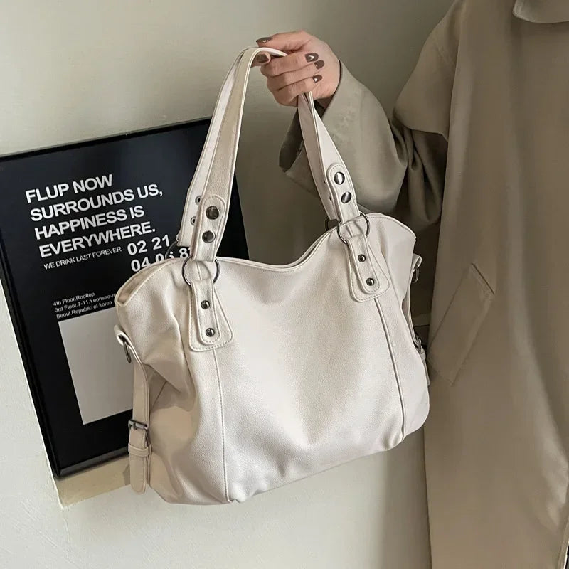 Soft Interior Compartment PU Leather Shoulder Bag For Women With Zipper Closure
