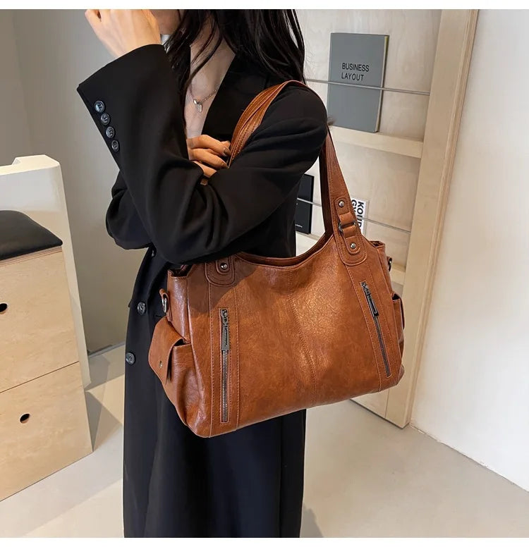 Soft Interior Compartment PU Leather Shoulder Bag For Women With Zipper Closure