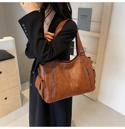 Soft Interior Compartment PU Leather Shoulder Bag For Women With Zipper Closure
