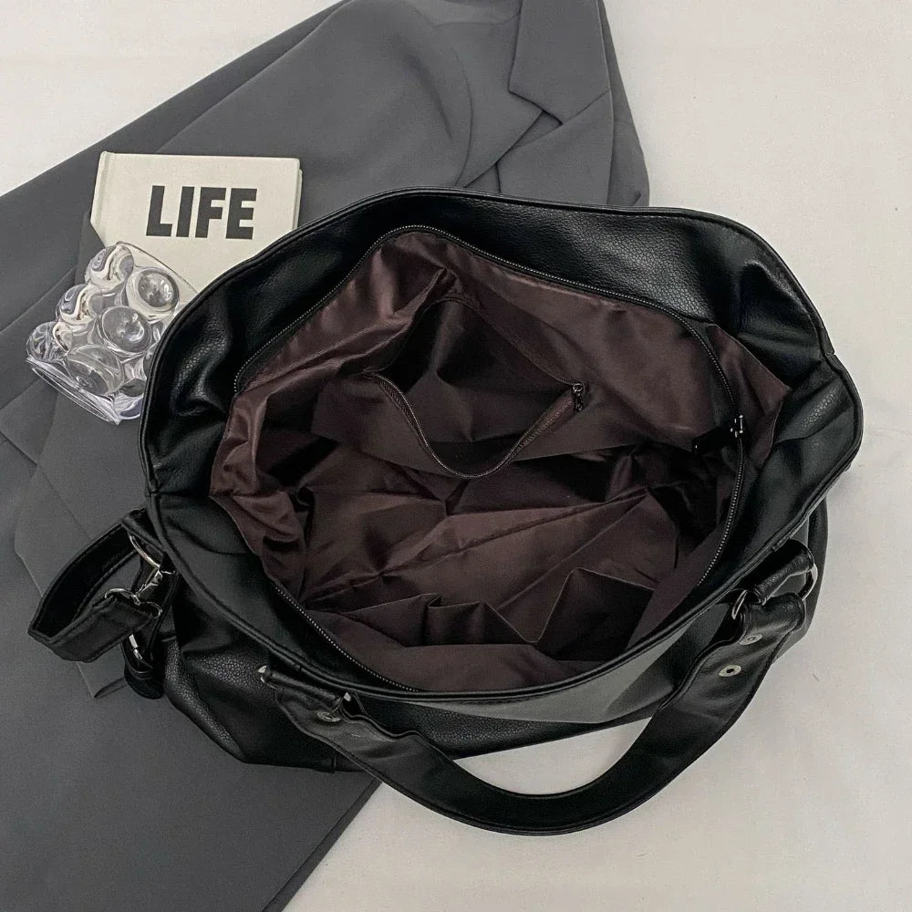 Soft Interior Compartment PU Leather Shoulder Bag For Women With Zipper Closure